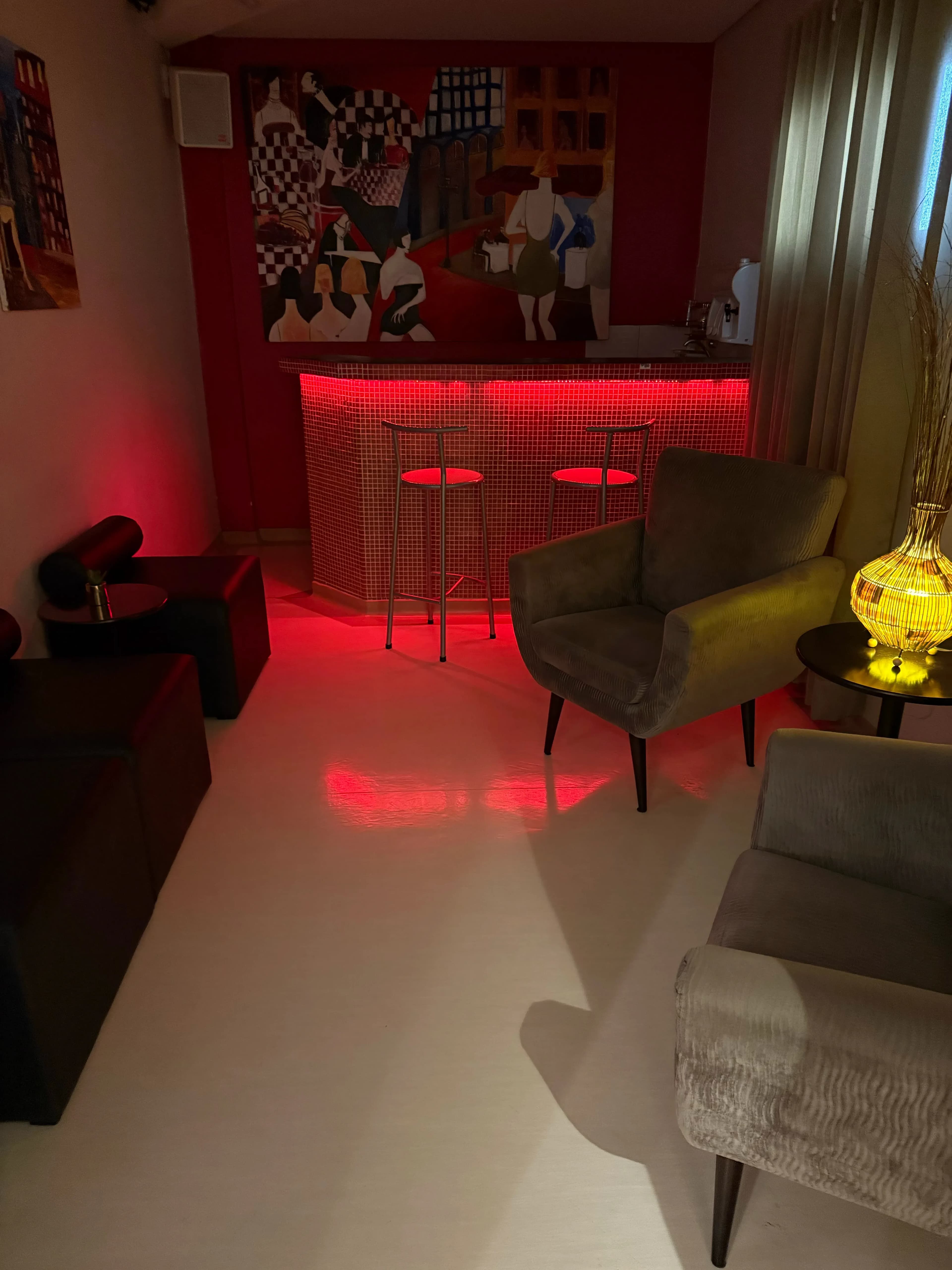 Lounge Bar & Café